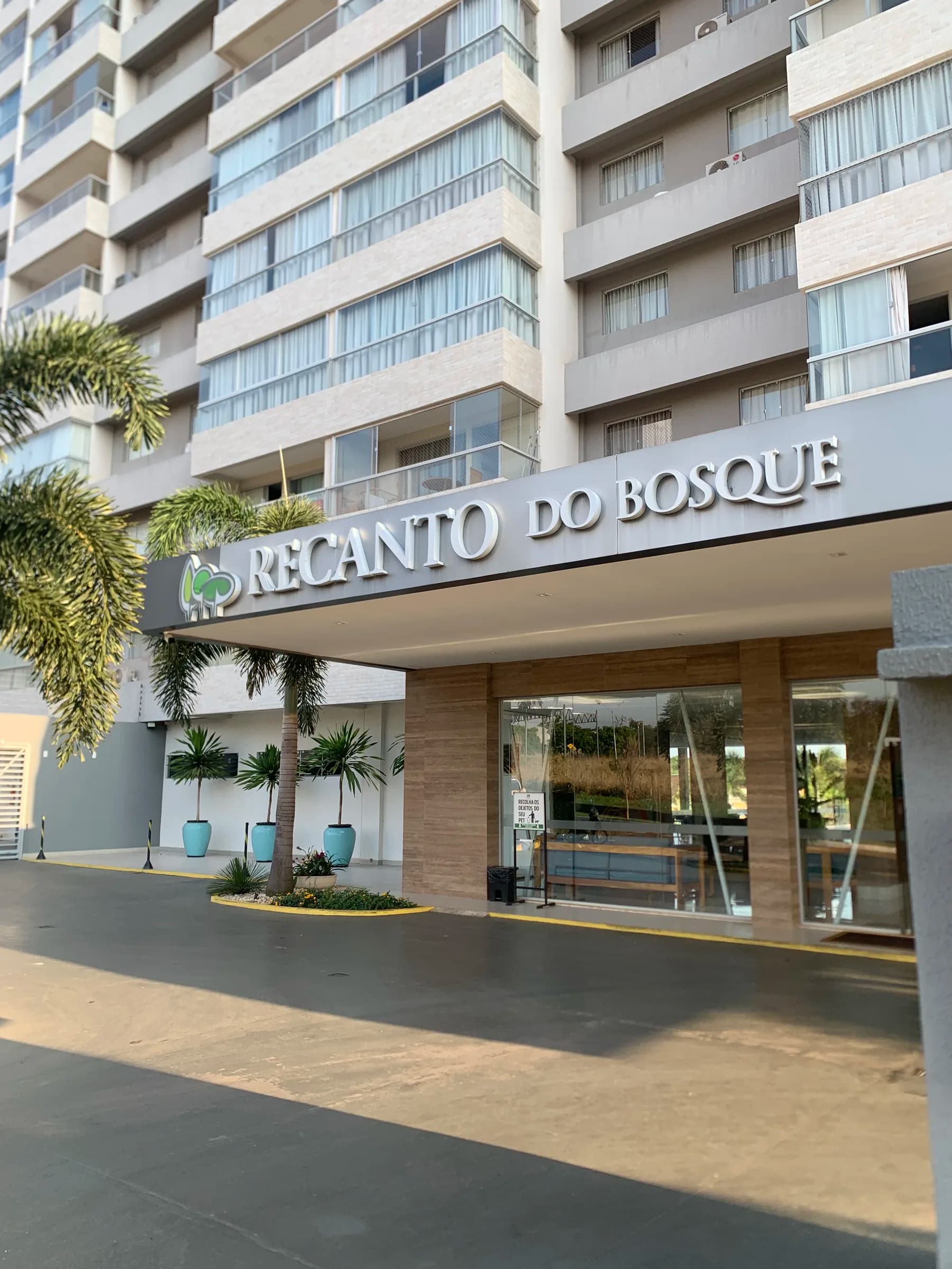 Entrada do Recanto do Bosque Flat Service